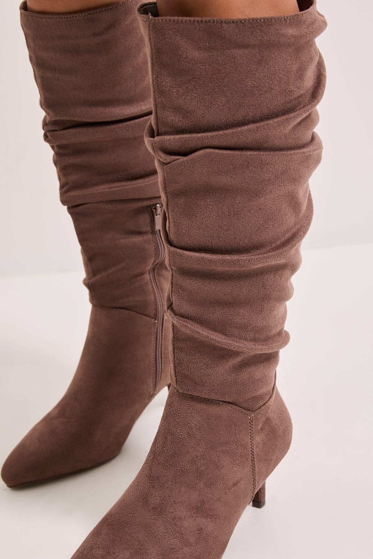 Dorothy Perkins Dorothy Perkins Women's Wide Fit Khloe Faux Suede Kitten Heel Knee High Ruched Boots in Taupe - 4