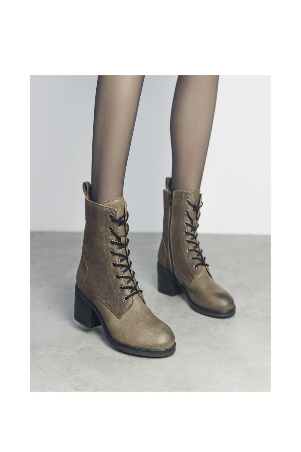 Moda In Pelle Moda In Pelle Women's 'Onda' Leather Heeled Boots in Taupe - 2