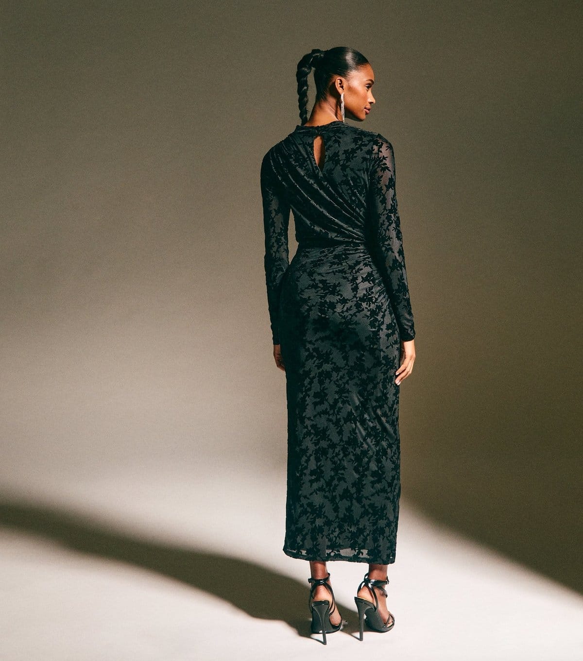 New Look Women's Black Velvet Floral Devore Long Sleeve Midi Dress New Look - 4