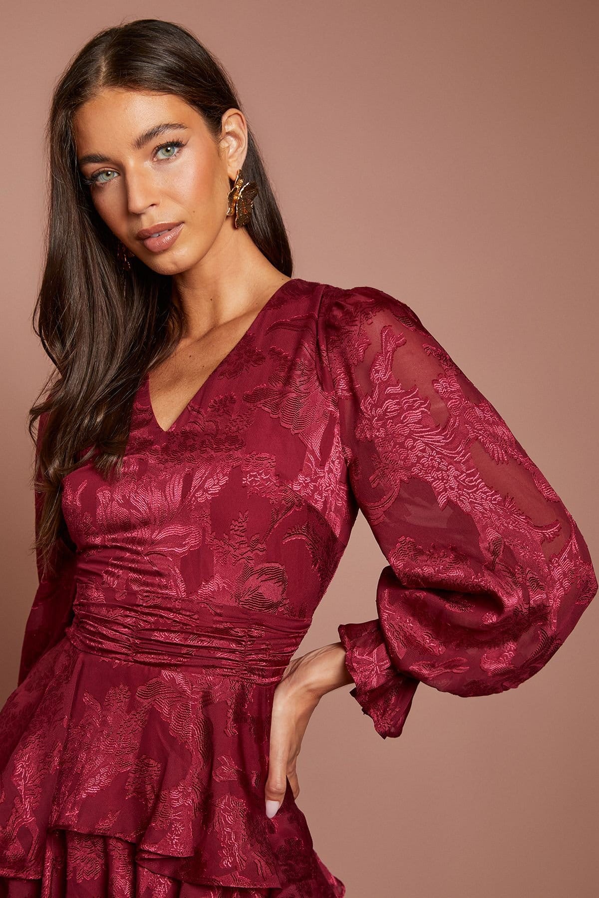 Coast Coast Women's Satin Jacquard Tiered Blouson Sleeve Midi Dress in Fig - 4