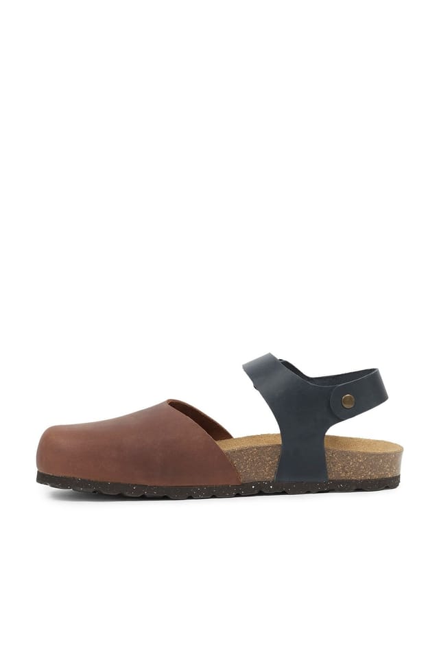 Celtic & Co Celtic & Co Women's Closed Toe Sandal in Brown - 3