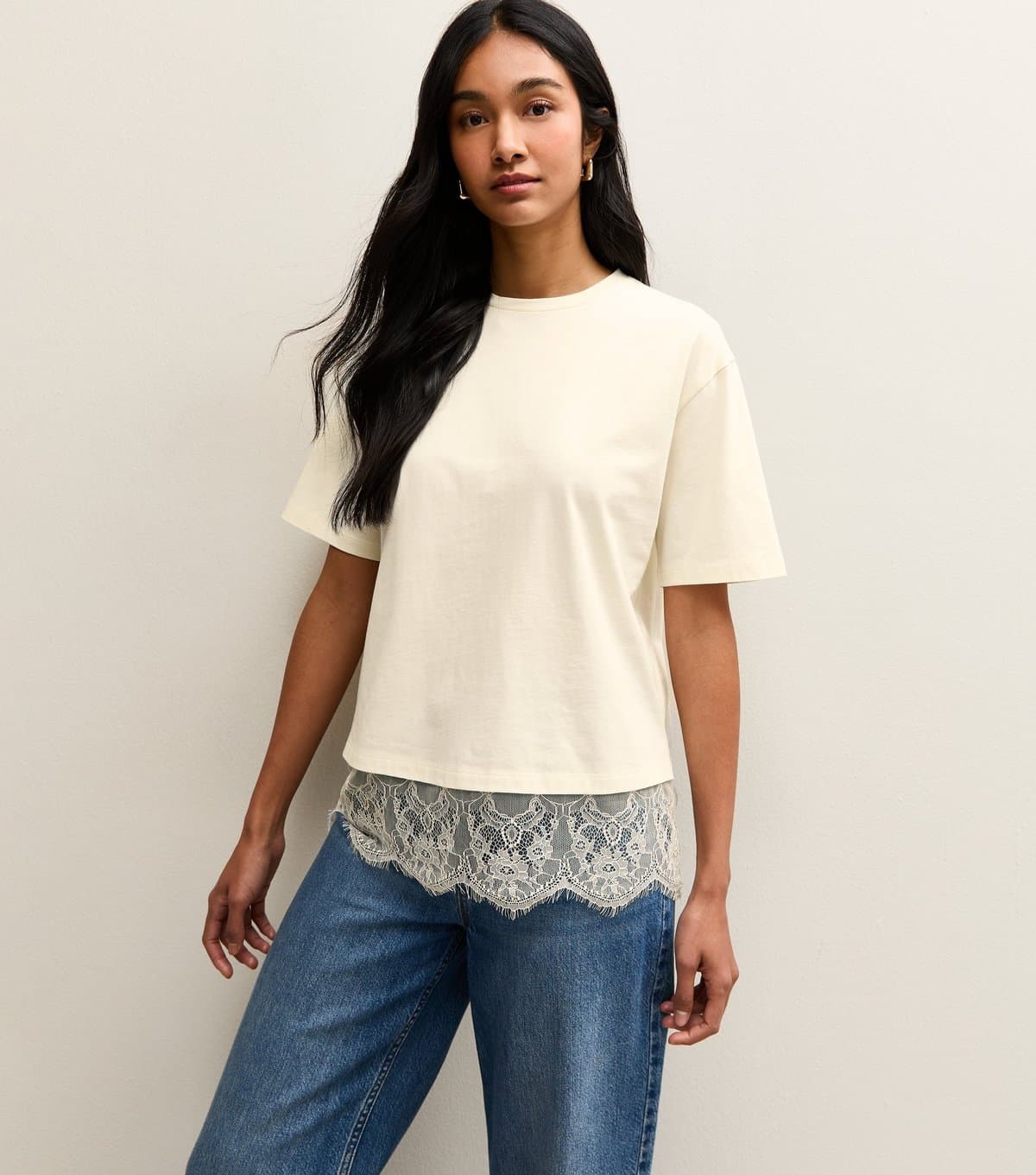 New Look Women's White Lace Hem Boxy T-Shirt New Look