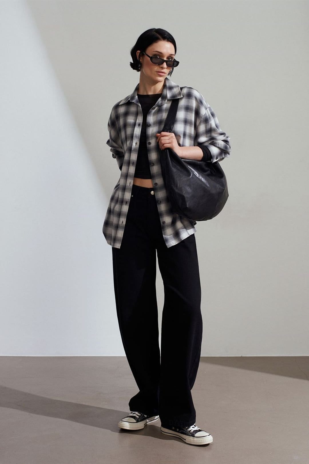 Dilvin Dilvin Women's Oversized Plaid Long-Sleeve Shirt in Grey - 4