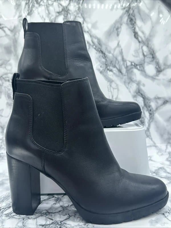 Clarks Clarks artisan Elipsa Dee Womens Chelsea Boots black leather pull on size 5