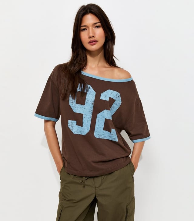 New Look Women's Brown Cotton 92 Logo Off the Shoulder T-Shirt New Look - 3