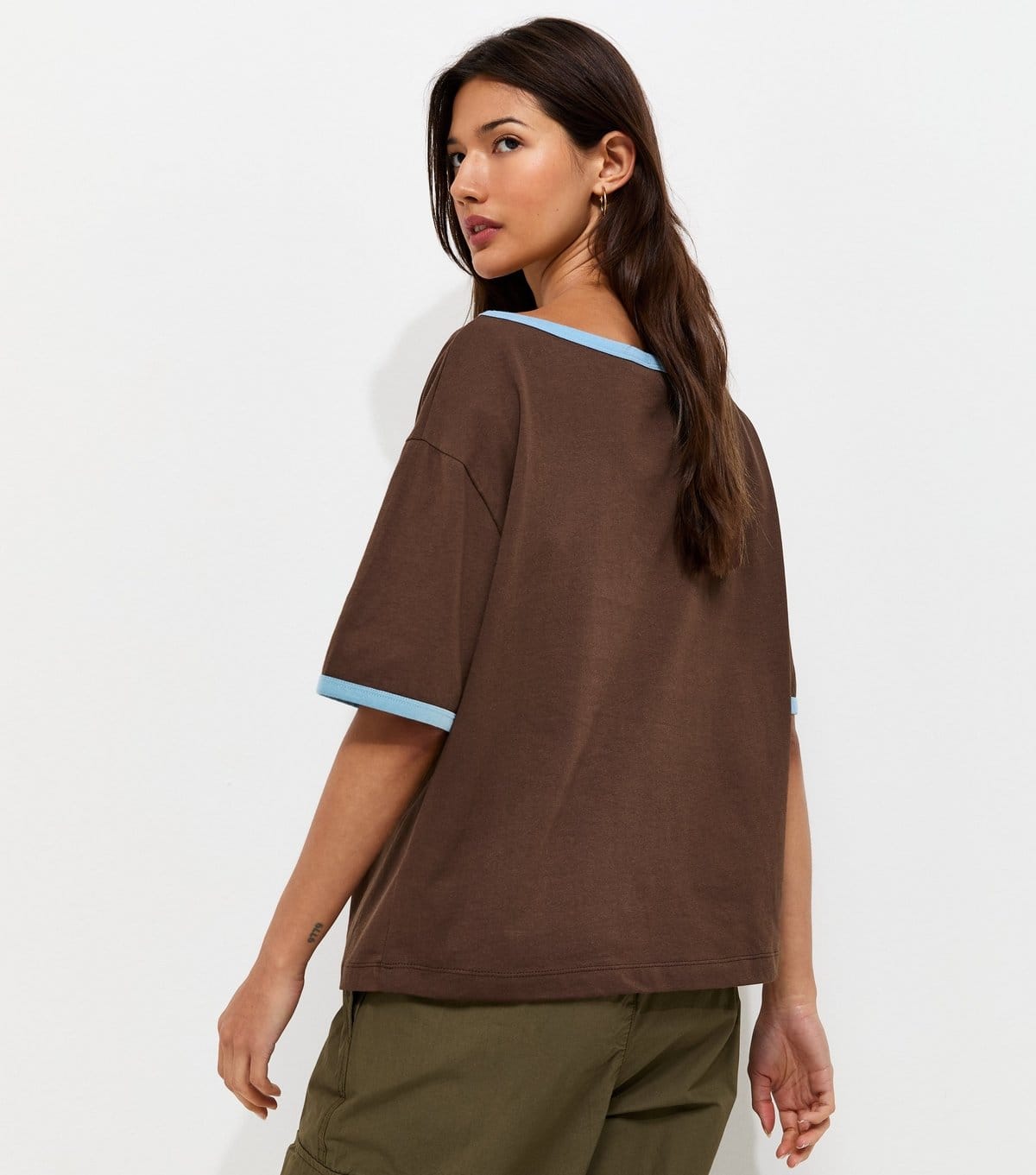 New Look Women's Brown Cotton 92 Logo Off the Shoulder T-Shirt New Look - 4