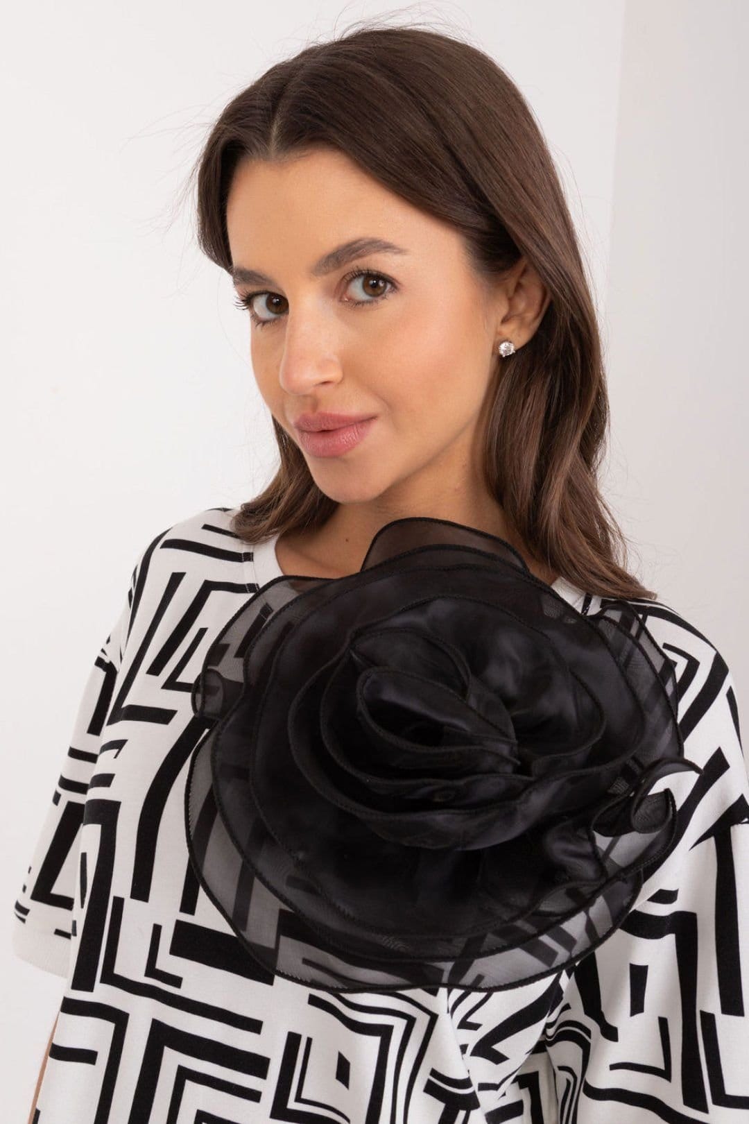 Love Lace Love Lace Women's Short Sleeve Geometric Blouse with Flower Brooch in White - 4