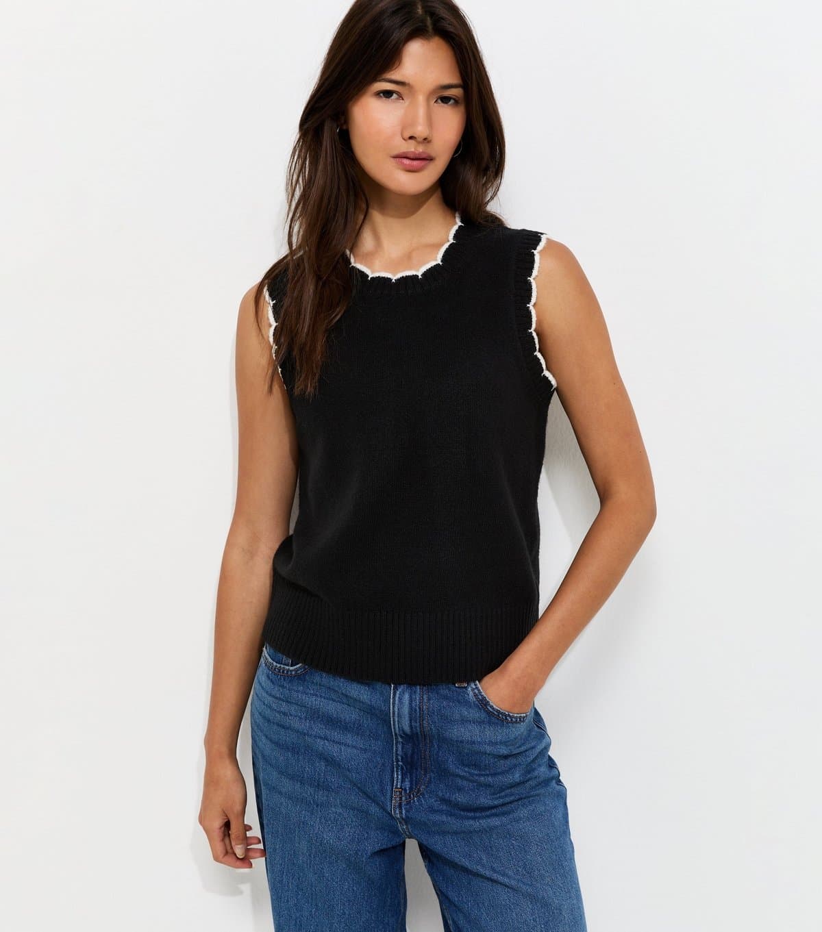 New Look Women's Black Contrast Trim Scalloped Edge Knitted Tabard Vest New Look