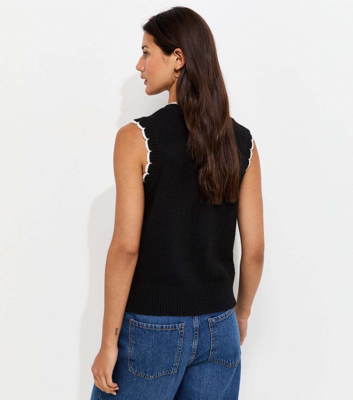 New Look Women's Black Contrast Trim Scalloped Edge Knitted Tabard Vest New Look - 4