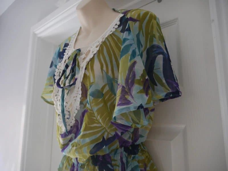 Carbon Carbon Blouse Ladies Size 12 Green Floral Leaf Crochet Neck Chiffon Top Summer