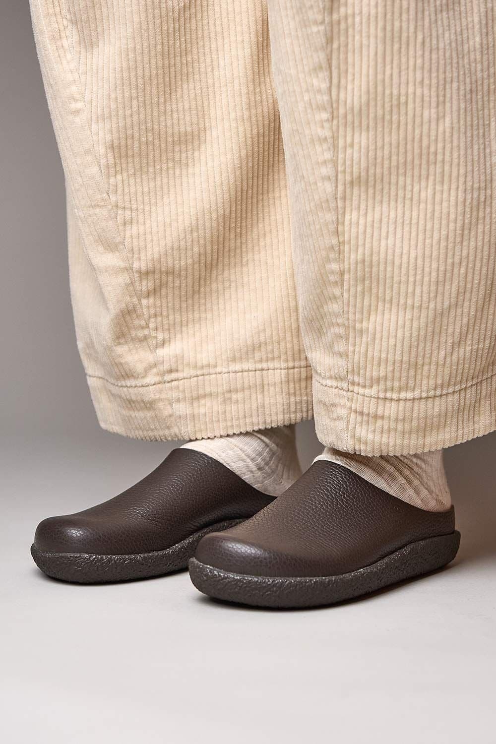 Moshulu Moshulu Women's 'Pevensey' Unlined Leather Clogs in Dark Brown