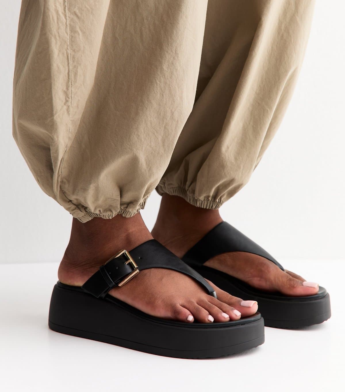 New Look Women's Black Faux Leather Chunky Sole Toe Post Sandals Vegan New Look