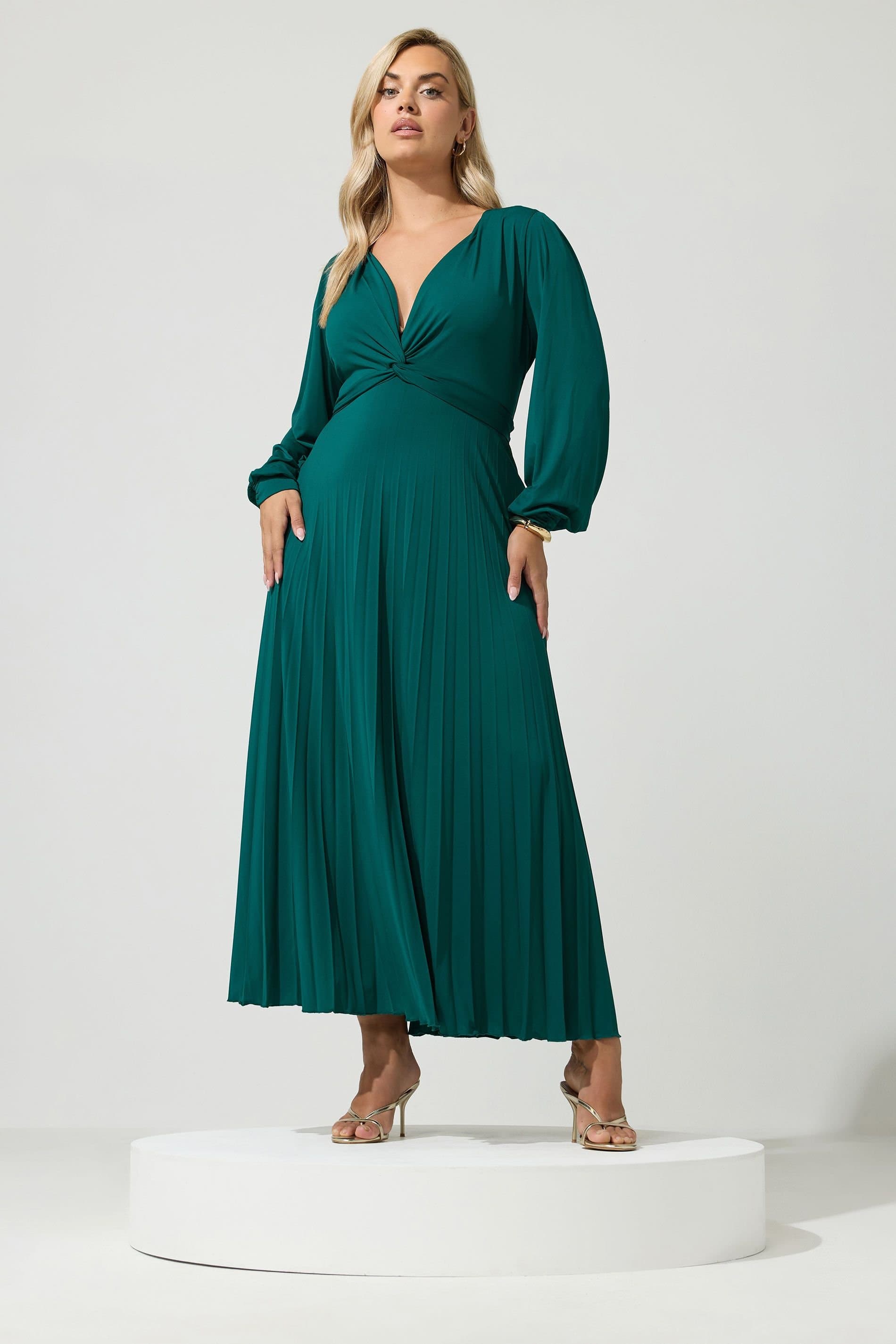 Yours Yours Women's Knot Pleated Maxi Dress in Green