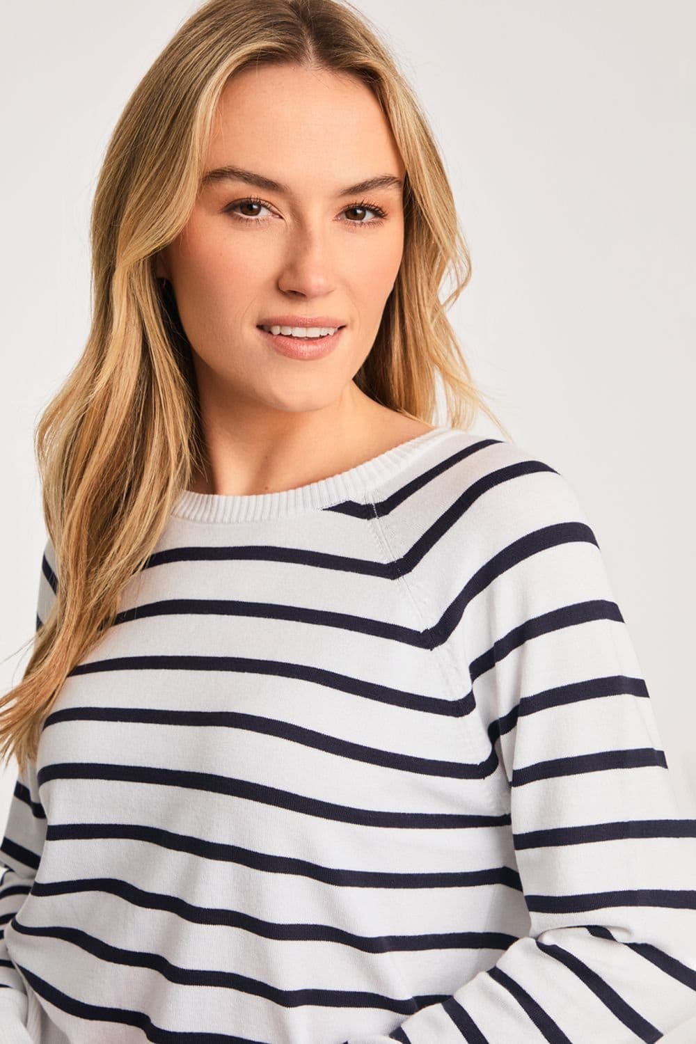 French Connection French Connection Women's Crew Neck Long Sleeve Striped Knit Jumper in Off-White - 4