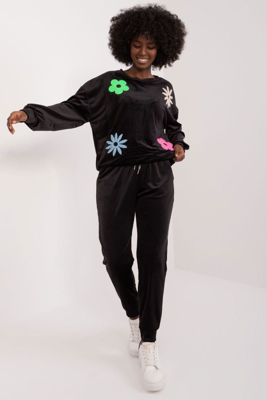 Love Lace Love Lace Women's Velour Floral Sweatshirt & Pants Set Style 193022 in Black