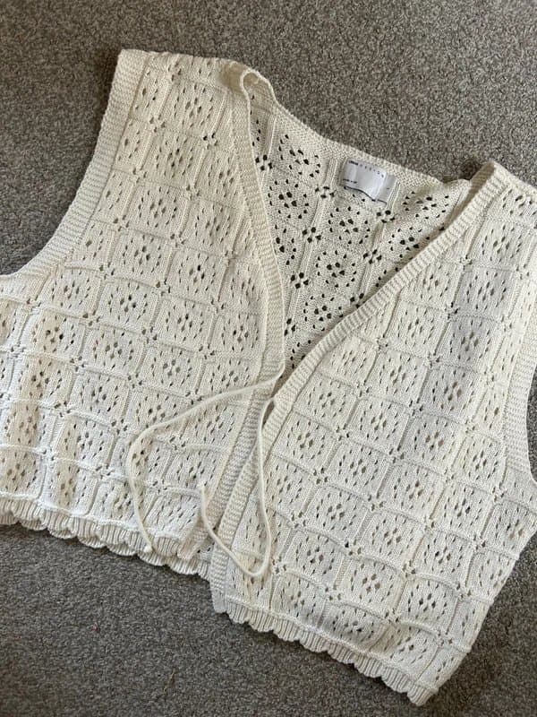 ASOS Design ASOS 1970’s style knitted crochet waistcoat cardigan size L cream