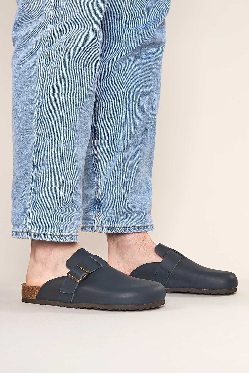 Moshulu Moshulu Men's 'Buckator' Cork Footbed Clogs in Indigo - 4