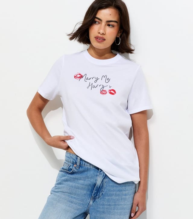New Look Women's White Cotton Lips Logo T-Shirt New Look - 2