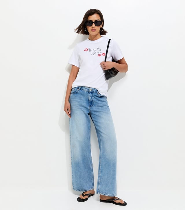 New Look Women's White Cotton Lips Logo T-Shirt New Look - 3