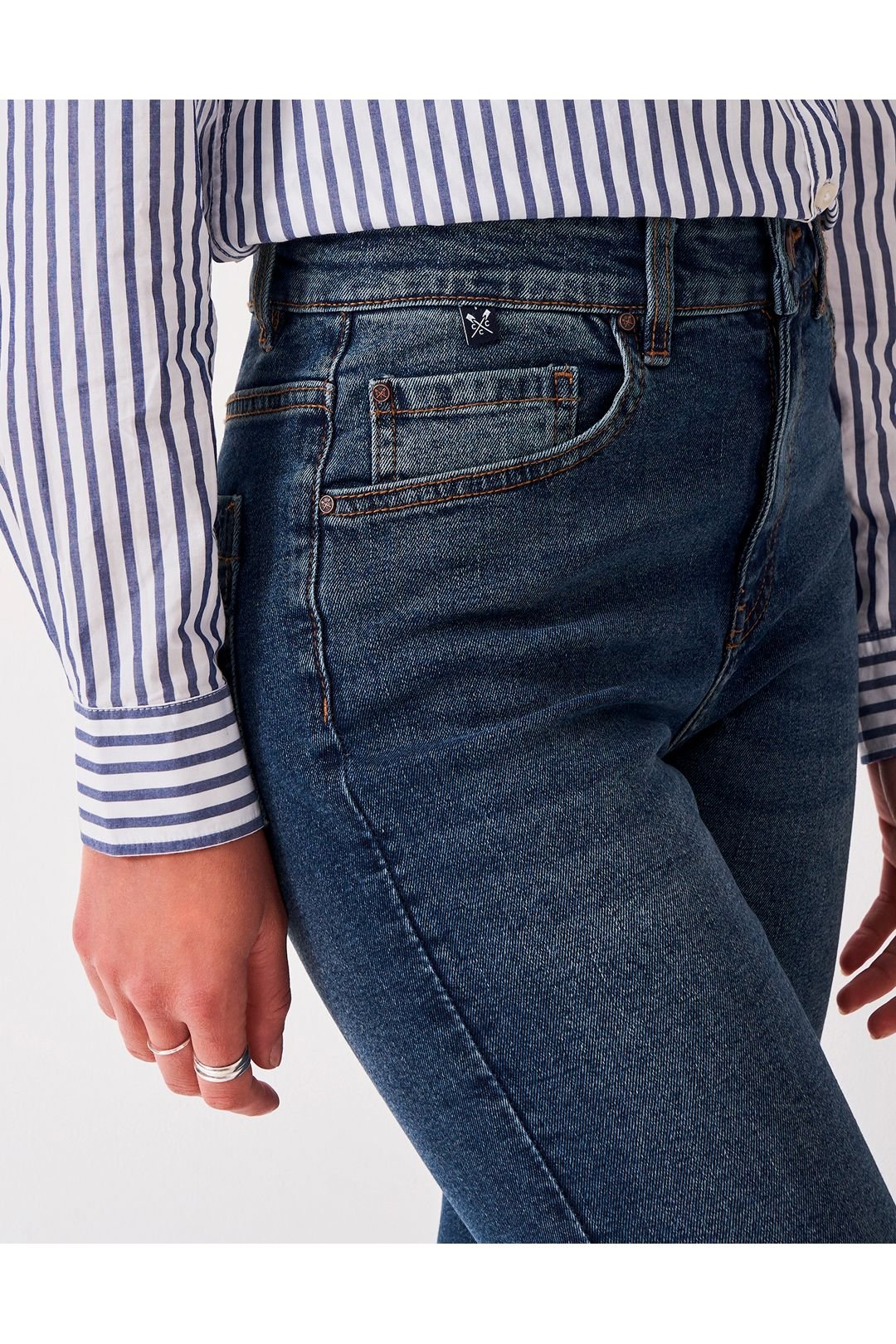 Crew Clothing Crew Clothing Women's Straight Leg Jean Midwash Blue - 4