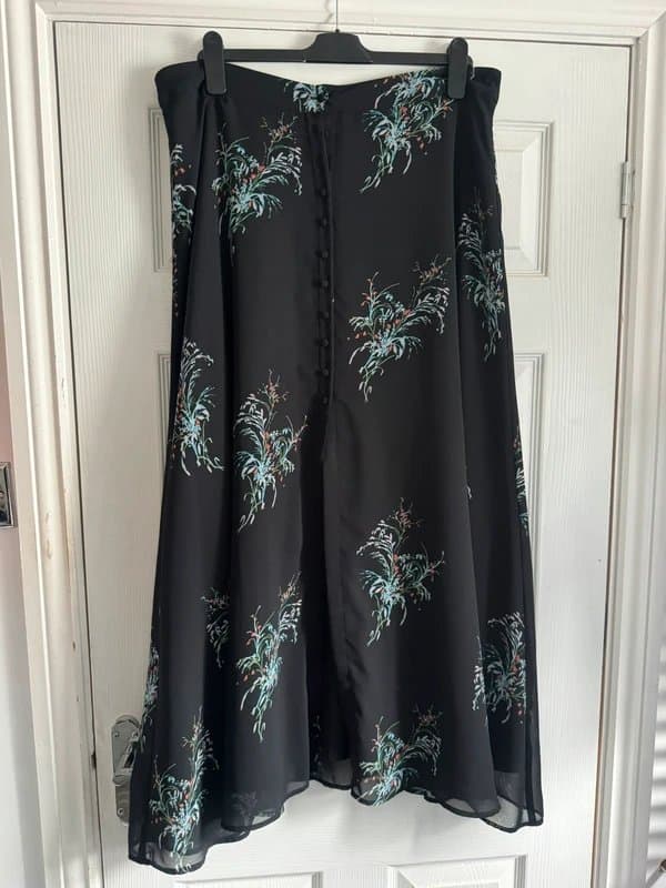 Mint Velvet Mint Velvet long black floral skirt. Stunning ! Brand new unworn Uk 16