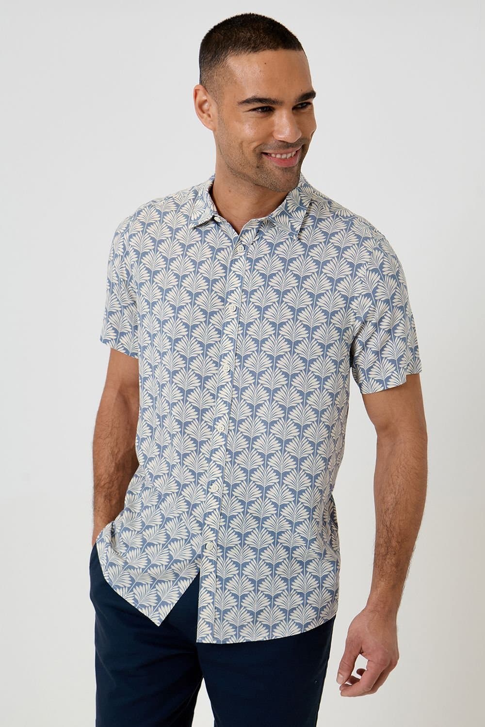 Threadbare Threadbare Men's Linear Leaf Print Short Sleeve Shirt in Blue