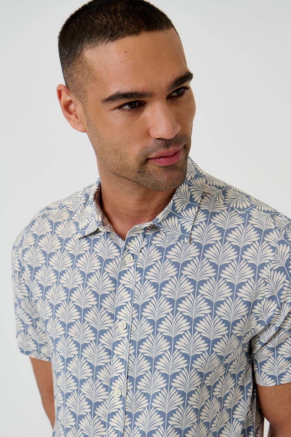 Threadbare Threadbare Men's Linear Leaf Print Short Sleeve Shirt in Blue - 4