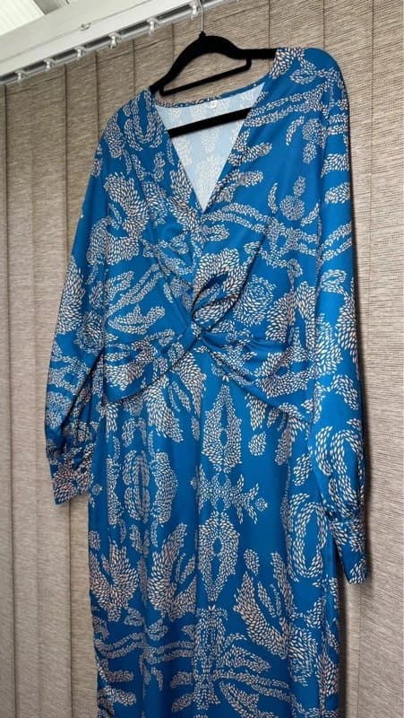 Insta Blue twist front midi dress size L long sleeve