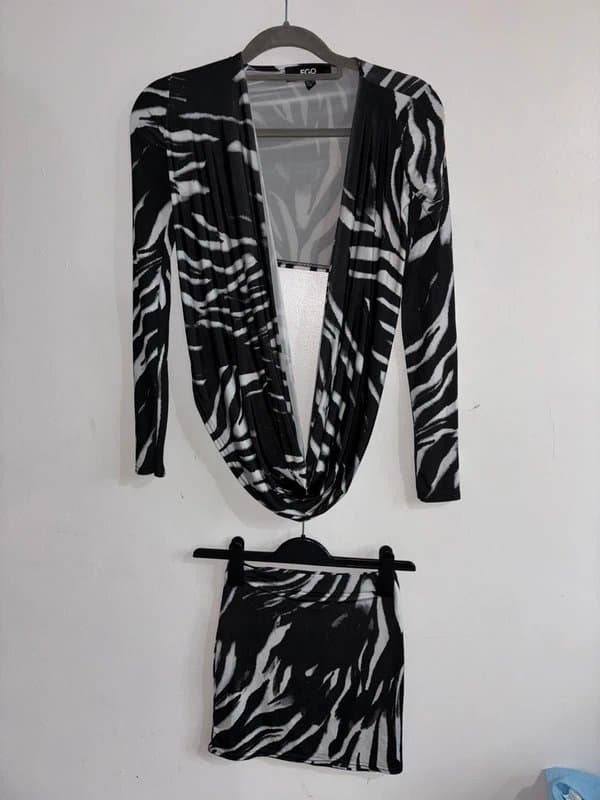 EGO EGO Zebra print cowl neck set