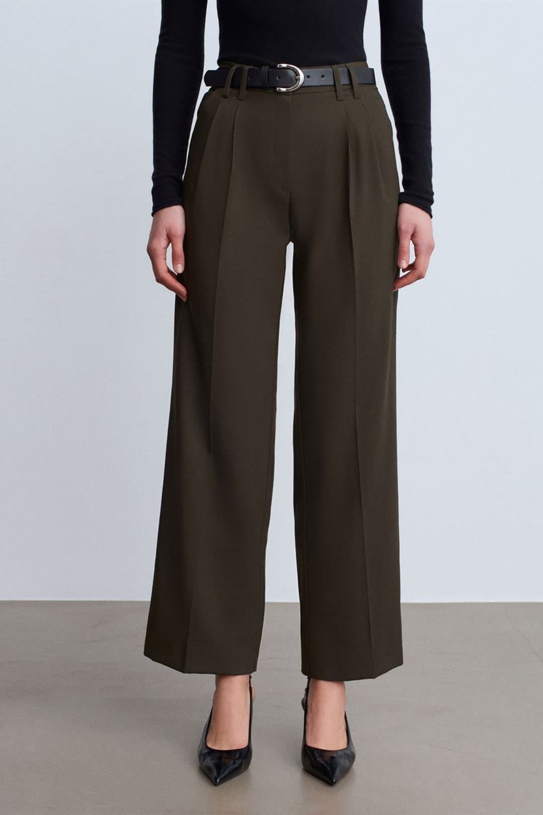 Dilvin Dilvin Women's Wide-leg Pleated Crepe Trousers in Khaki