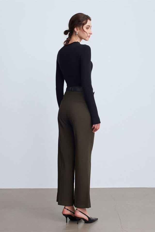 Dilvin Dilvin Women's Wide-leg Pleated Crepe Trousers in Khaki - 3