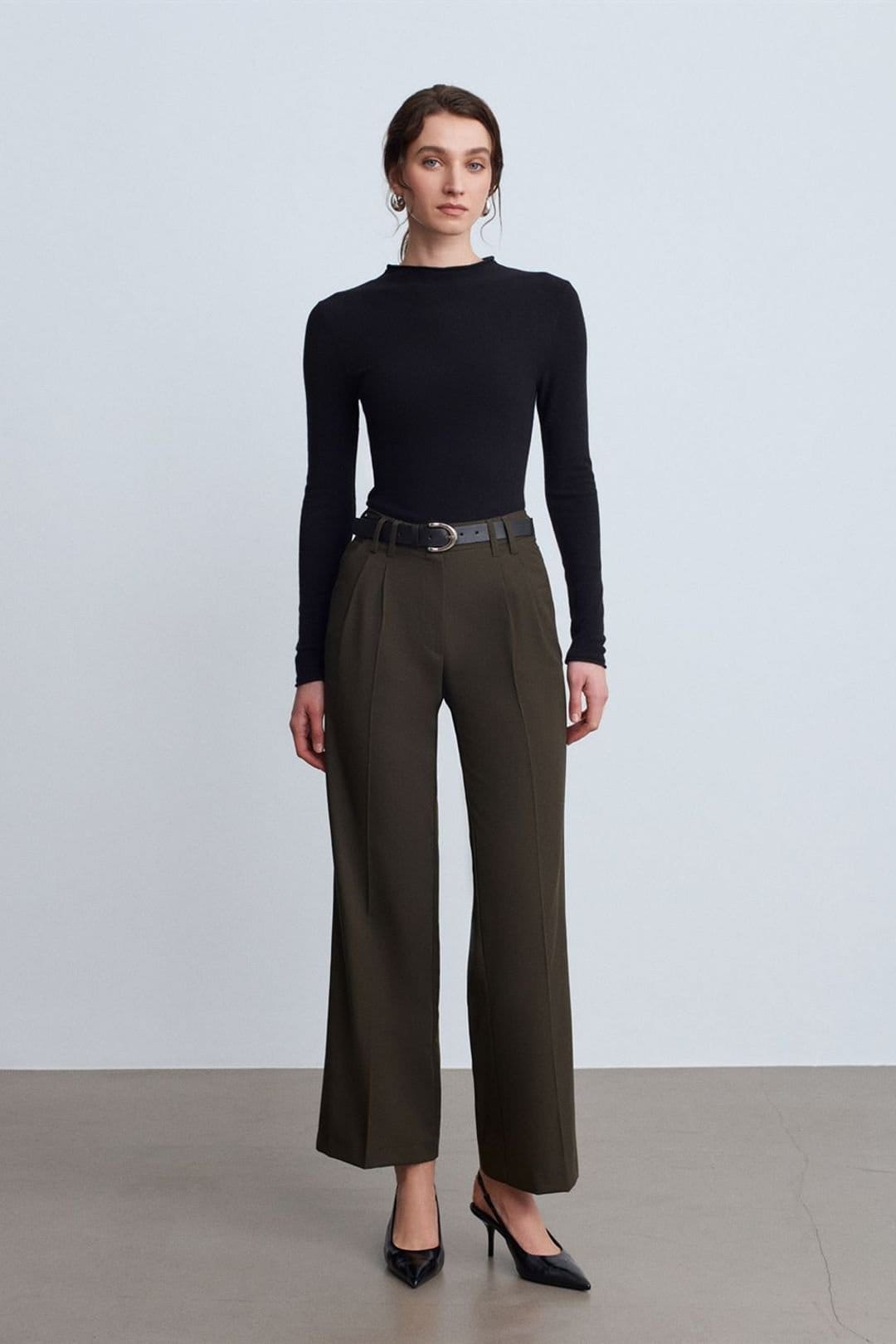Dilvin Dilvin Women's Wide-leg Pleated Crepe Trousers in Khaki - 4