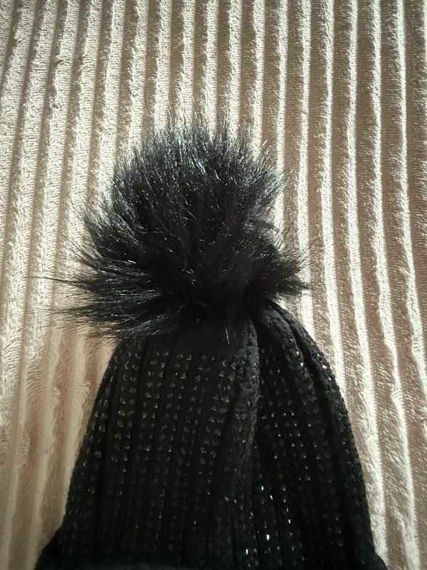 New Look New Look - Black Knitted Beanie Hat with Pom Pom and Sequins