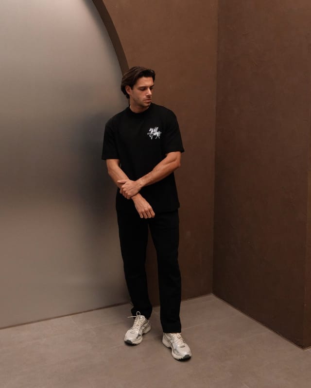 Walker & Hunt Walker & Hunt Men's Pegasus' Tee in Black - 3