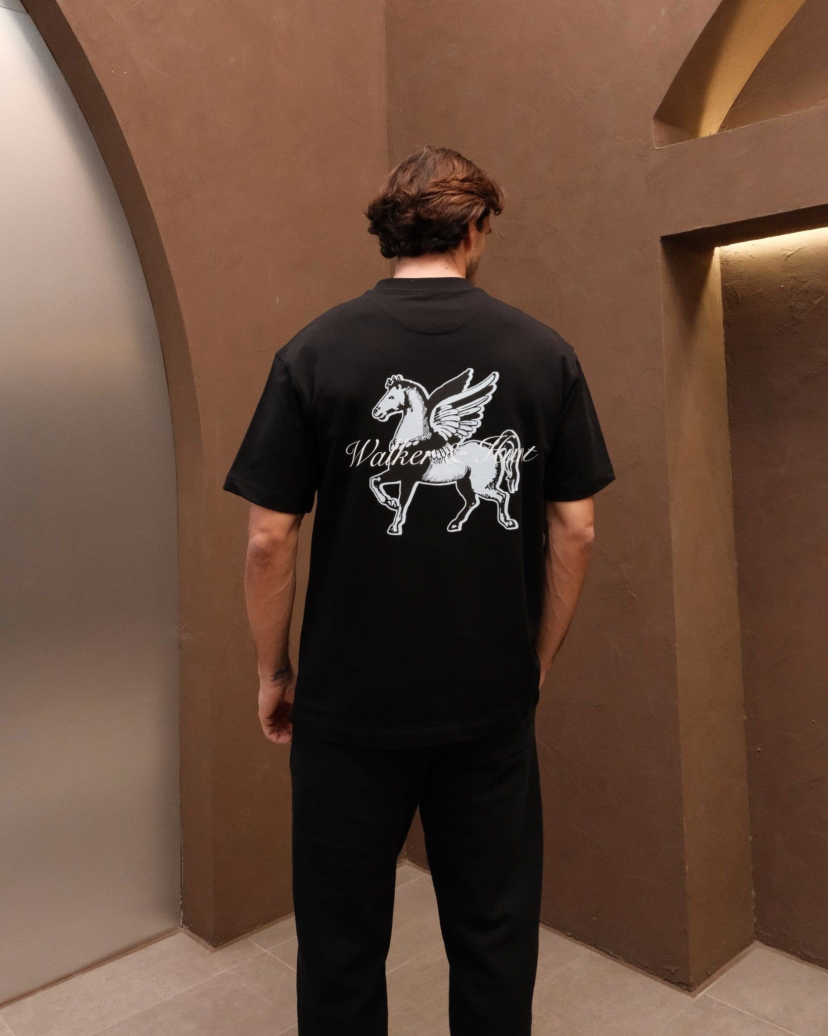 Walker & Hunt Walker & Hunt Men's Pegasus' Tee in Black - 4