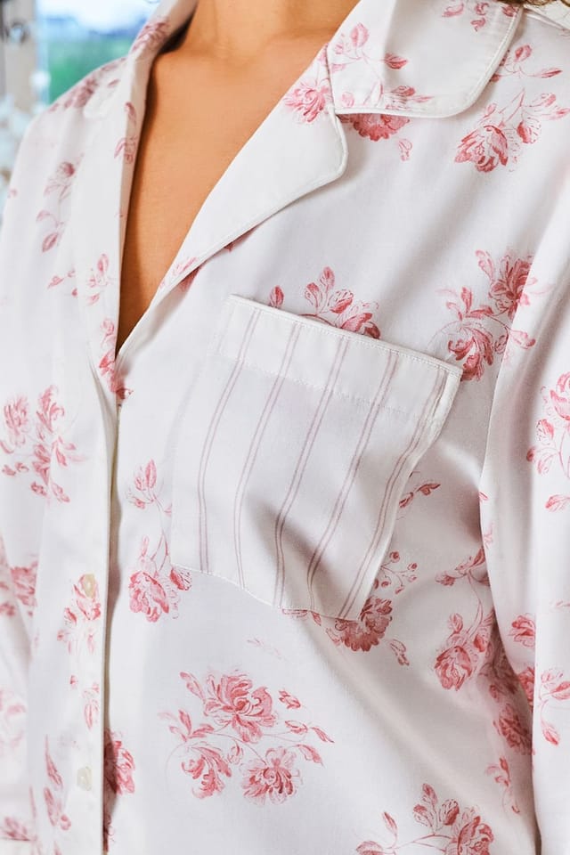 Christy CHRISTY Women's 'Roses' Floral Cotton Sateen Pyjama Set in Pink - 2