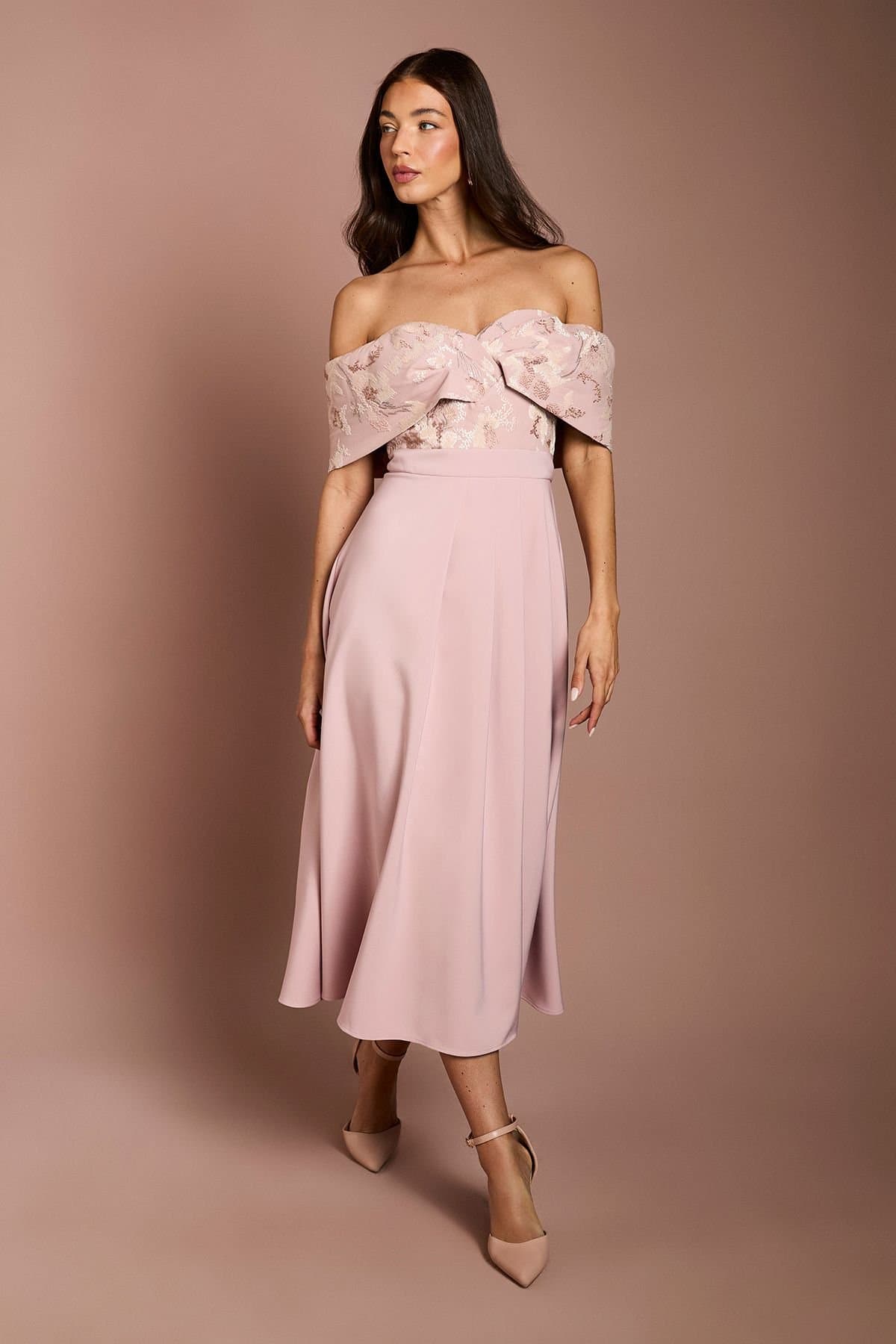 Coast Coast Women's Pleated V Neck Jacquard Bodice Crepe Skirt Midi Dress in Blush