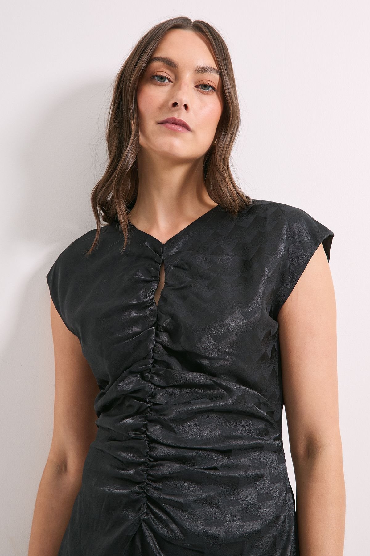 Principles Principles Women's Ruched Front Satin Jacquard Keyhole Detail Midi Dress in Black - 4