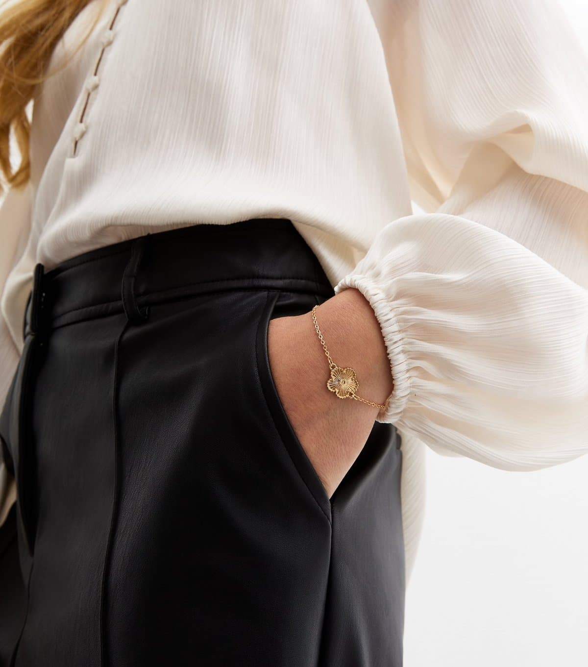 New Look 18ct Gold Plated Flower Chain Bracelet New Look