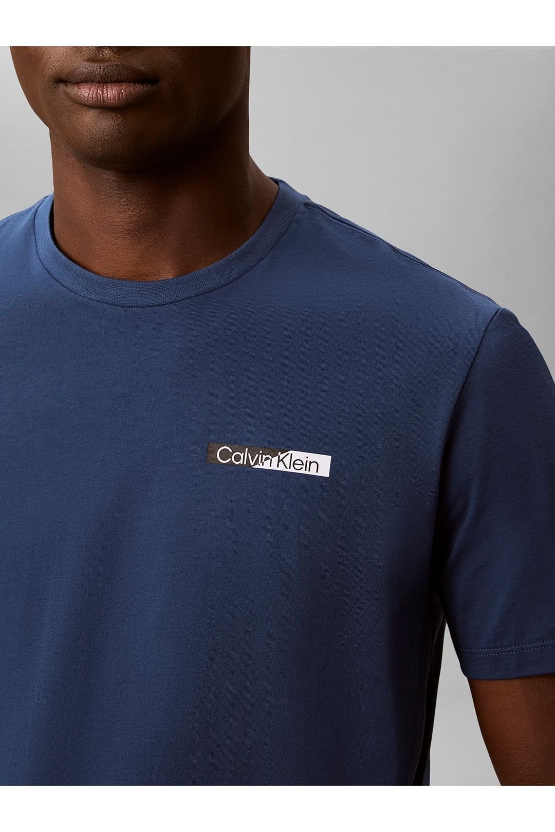 Calvin Klein Calvin Klein Men's Ss Split Standard Graphic Tee Dark Denim in Navy - 4