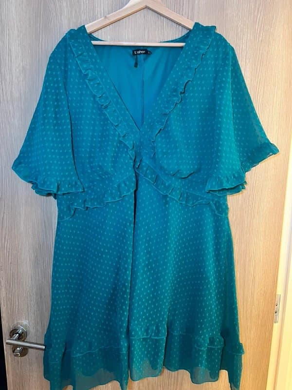 Boohoo Gorgeous green dress from boohoo size 22 BNWT