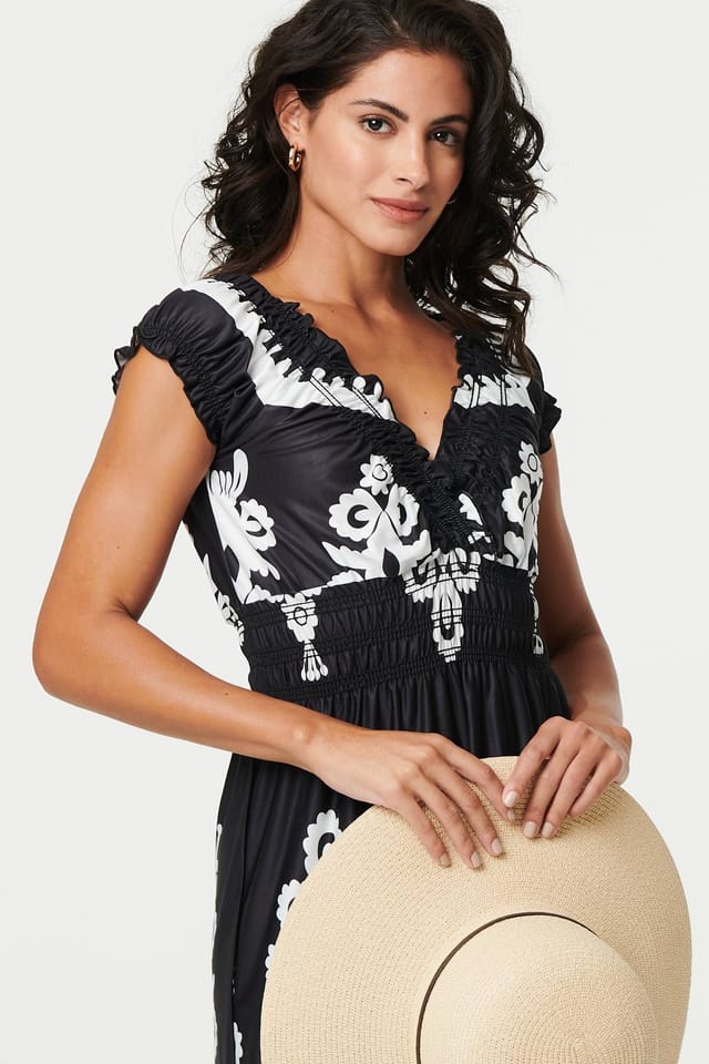 Izabel London Izabel London Women's Ikat Print Ruched Cap Sleeve Maxi Dress in Black - 2