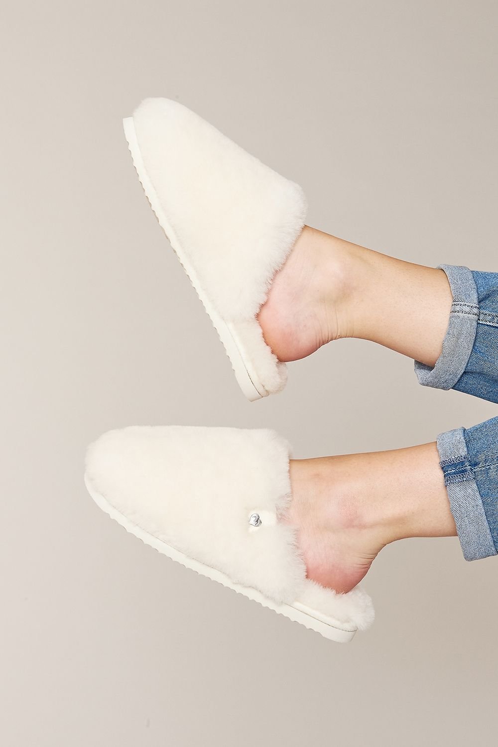 Moshulu Moshulu Women's 'Maberley' Fluffy Sheepksin Mule Slippers in White - 1