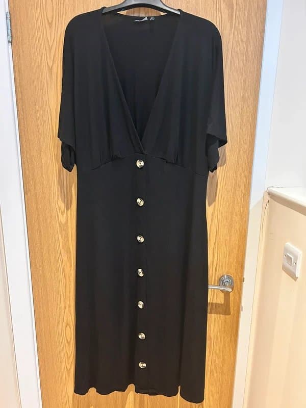 ASOS Design ASOS Design Curve flutter sleeve midi tea dress with buttons - Size 22 but will fit 20/22/24
