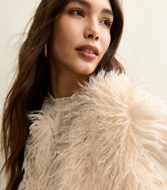 New Look Women's Off White Faux Fur Gilet New Look - 2