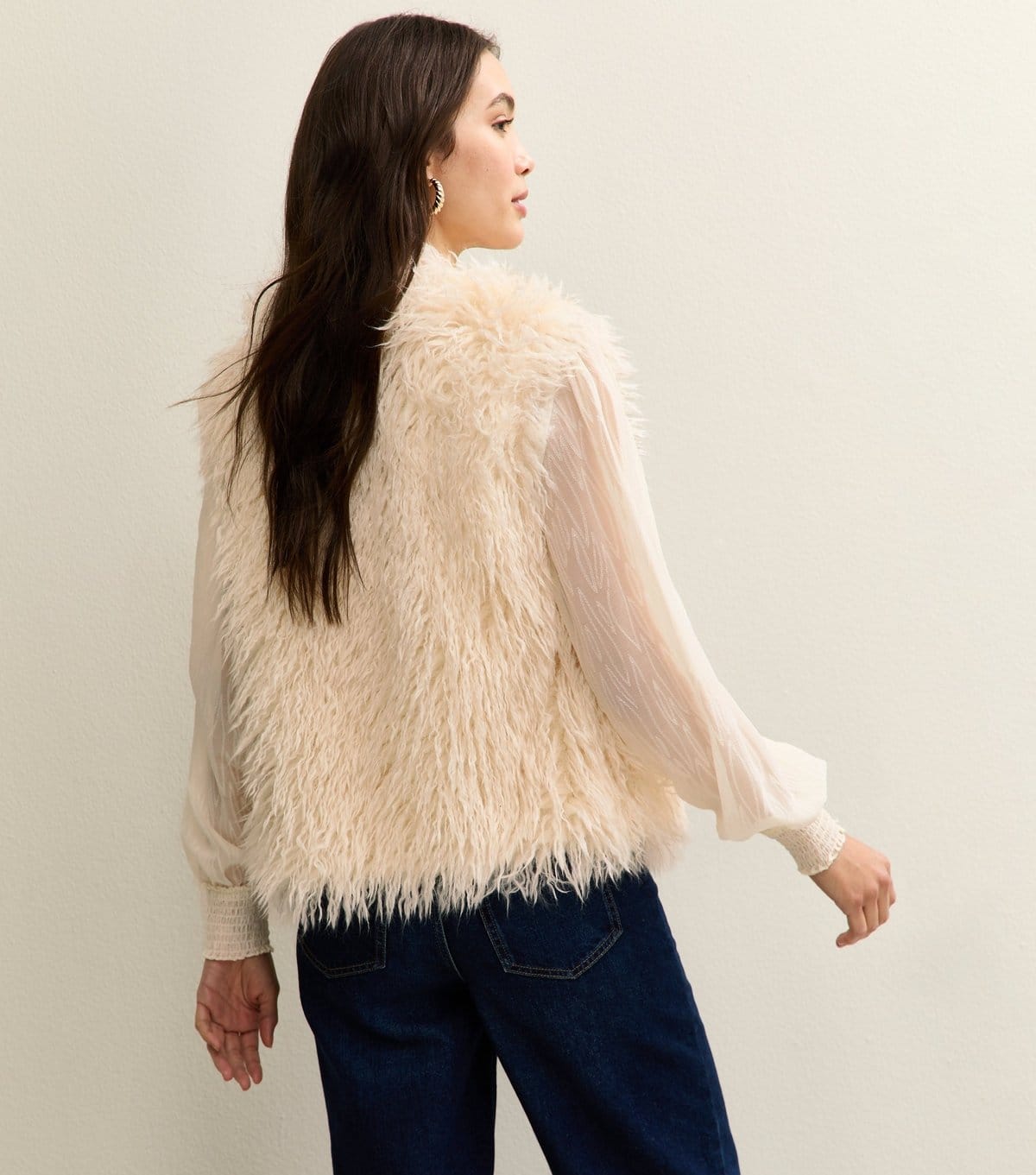 New Look Women's Off White Faux Fur Gilet New Look - 4
