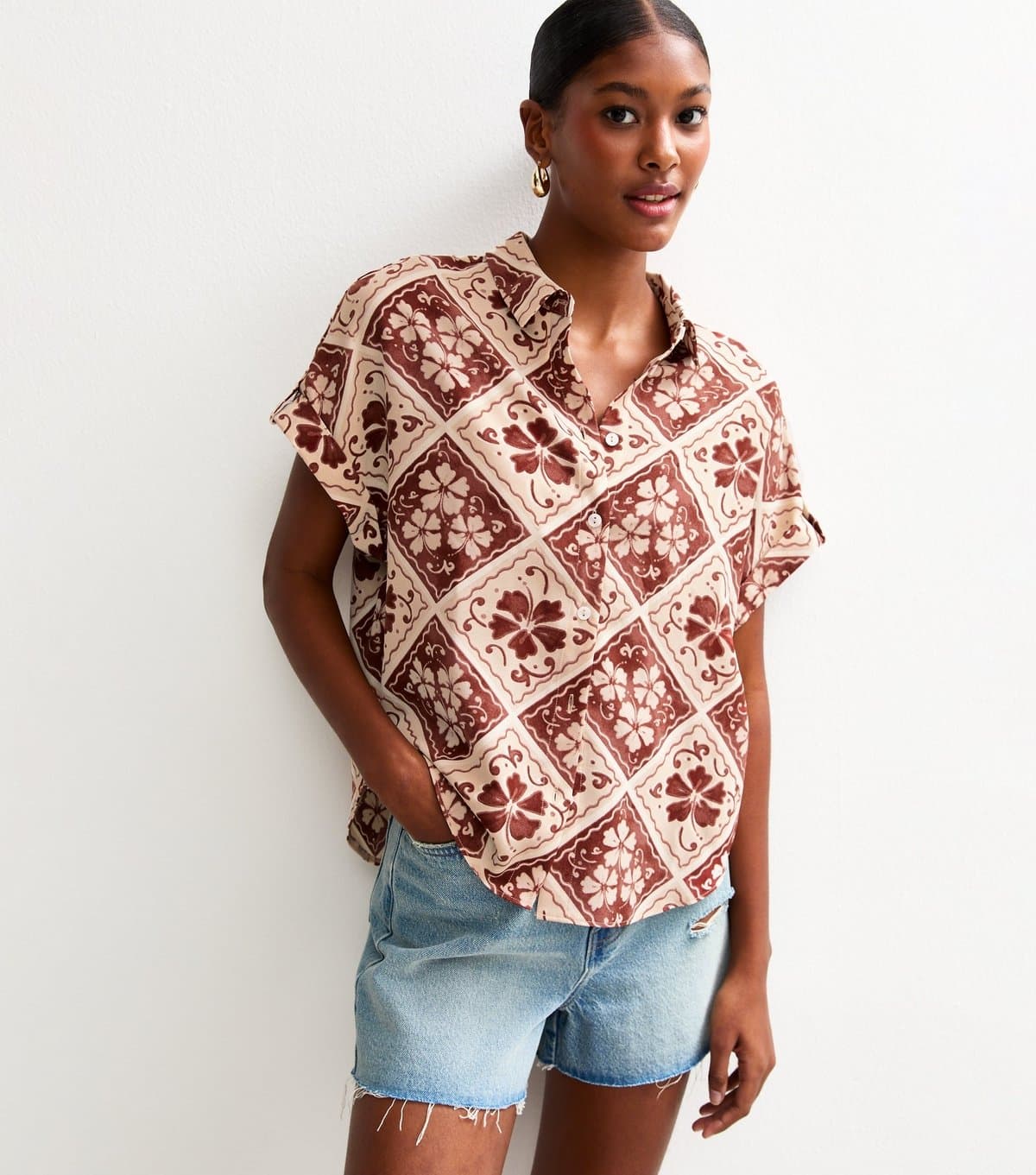 New Look Women's Brown Hibiscus Tile Print Short Sleeve Resort Shirt New Look