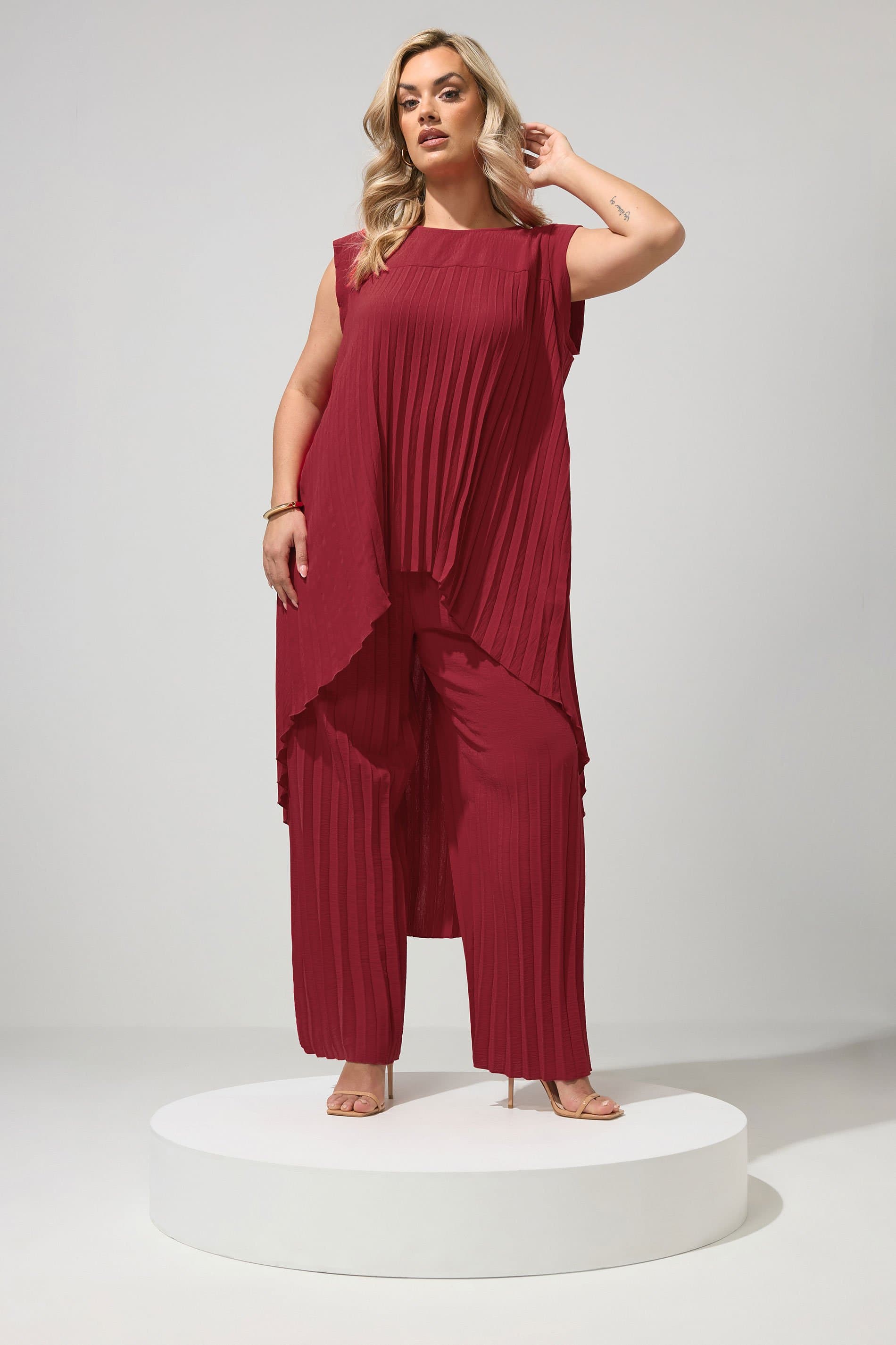 Yours London Plus Size Red Pleated Set