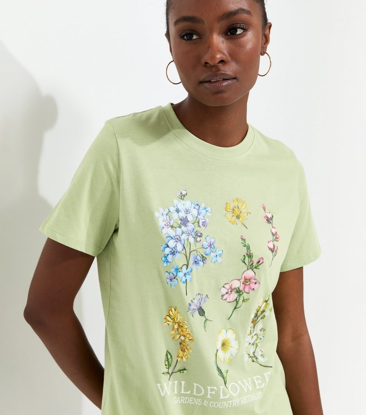 New Look Women's Light Green Cotton Wildflower Crew Neck T-Shirt New Look