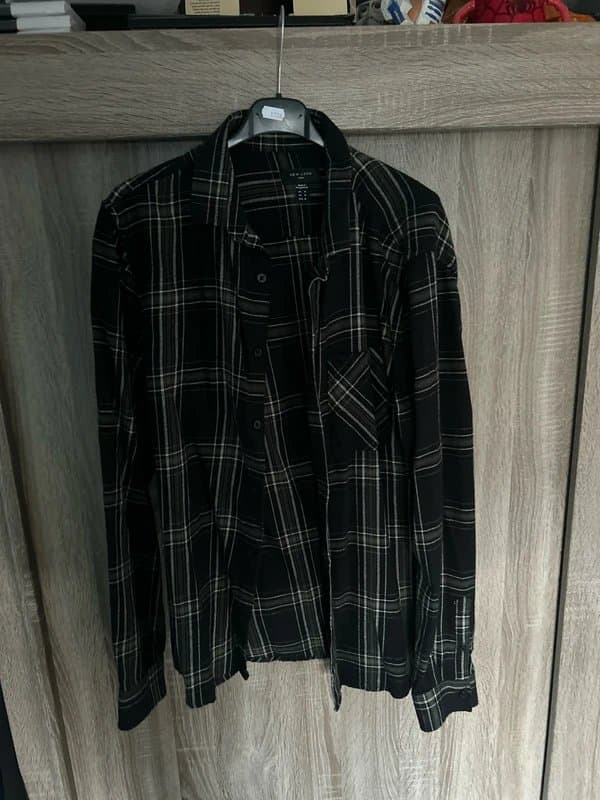 New Look Men’s black and white flannel